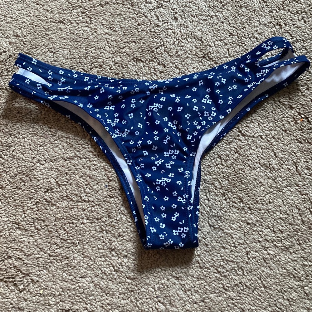 Underwire cheeky bikini